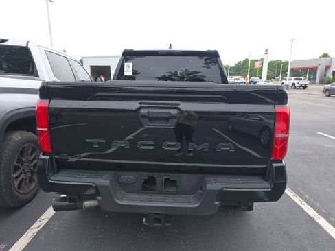Certified 2025 Toyota Tacoma SR5 AWD/4WD image 5