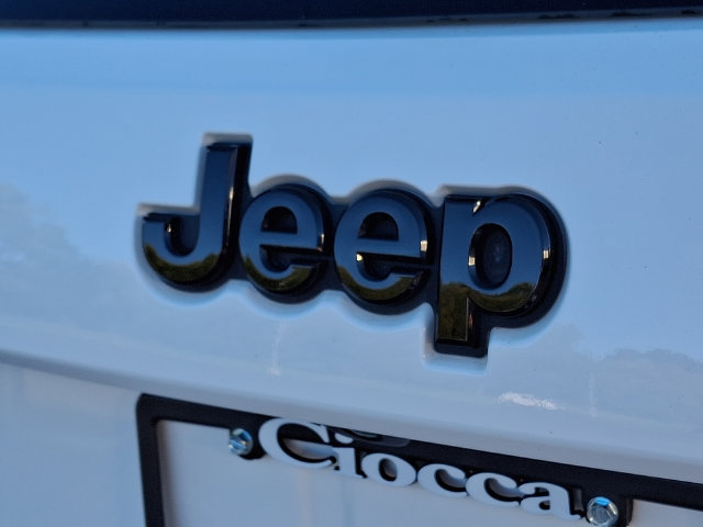 Used 2020 Jeep Grand Cherokee Altitude AWD/4WD image 32