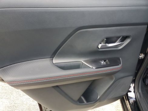 Used 2025 Nissan Kicks SR FWD image 12