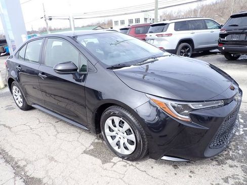 Used 2022 Toyota Corolla LE image 9