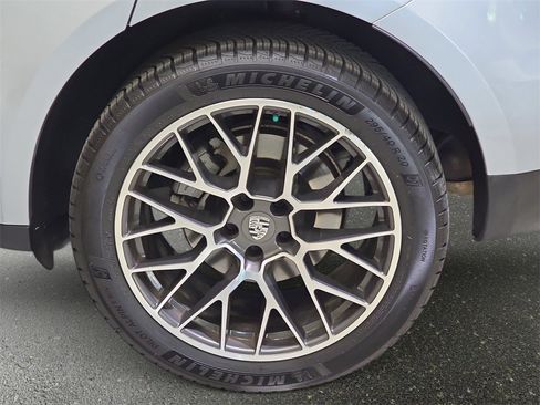 Used 2018 Porsche Macan S image 37