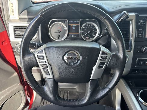 Used 2019 Nissan Titan SV w/ SV Convenience Package image 30
