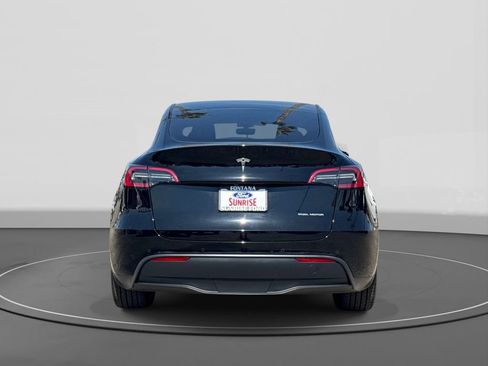 Used 2022 Tesla Model Y Long Range image 5