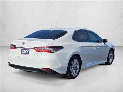 Used 2022 Toyota Camry LE image 5