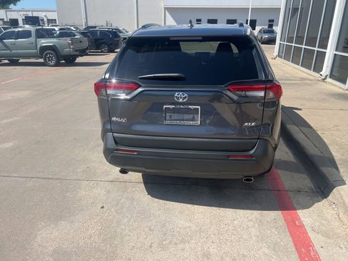 Used 2024 Toyota RAV4 XLE w/ Convenience Package FWD image 10