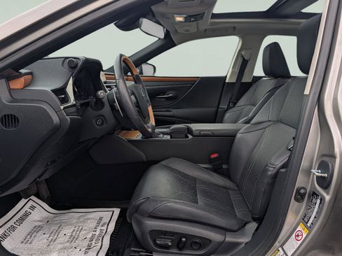 Used 2019 Lexus ES 350 w/ Accessory Package image 9