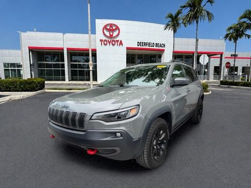 Used 2019 Jeep Cherokee Trailhawk AWD/4WD image 2