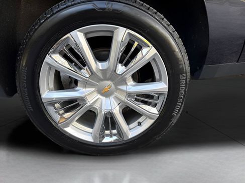 Used 2022 Chevrolet Suburban High Country AWD/4WD image 15