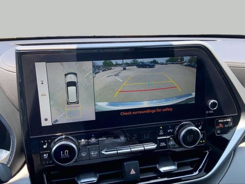 Used 2023 Toyota Highlander Platinum FWD image 29