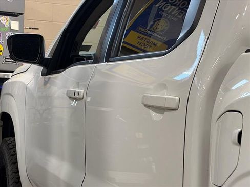 Used 2022 Nissan Frontier SV AWD/4WD image 18