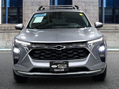 Used 2025 Chevrolet Trax LT w/ Driver Confidence Package image 3