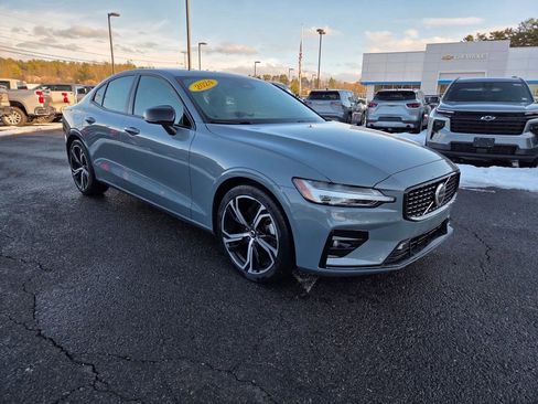 Used 2024 Volvo S60 B5 Core image 3