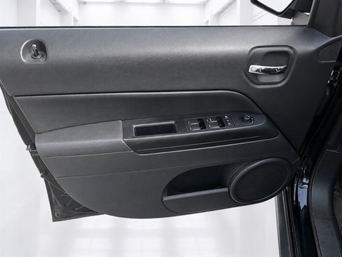 Used 2015 Jeep Patriot High Altitude AWD/4WD image 29