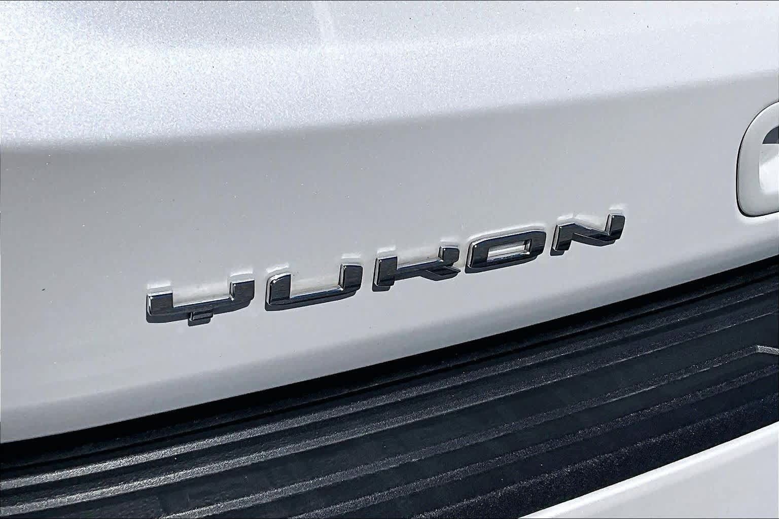 Used 2024 GMC Yukon Denali w/ Advanced Technology Package AWD/4WD image 31