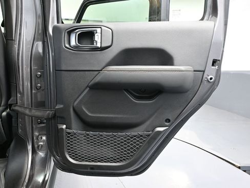 Used 2025 Jeep Wrangler Unlimited Sahara w/ Technology Group AWD/4WD image 40