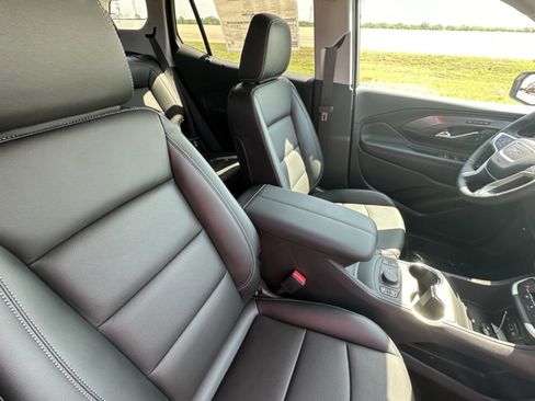 New 2024 GMC Terrain SLT image 19