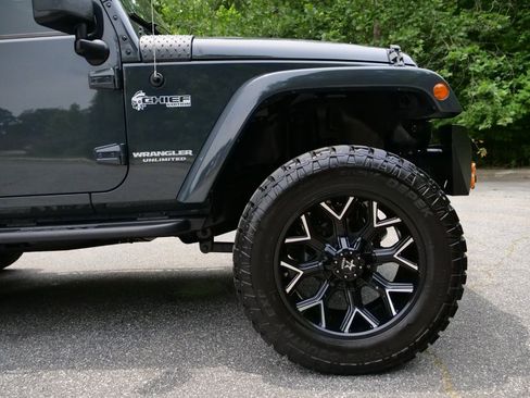 Used 2017 Jeep Wrangler Unlimited Sahara w/ Quick Order Package 23E Chief AWD/4WD image 38