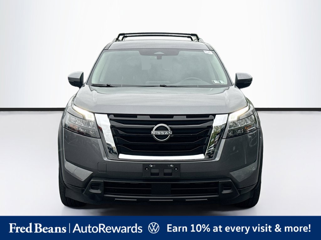 Used 2023 Nissan Pathfinder SV AWD/4WD image 2