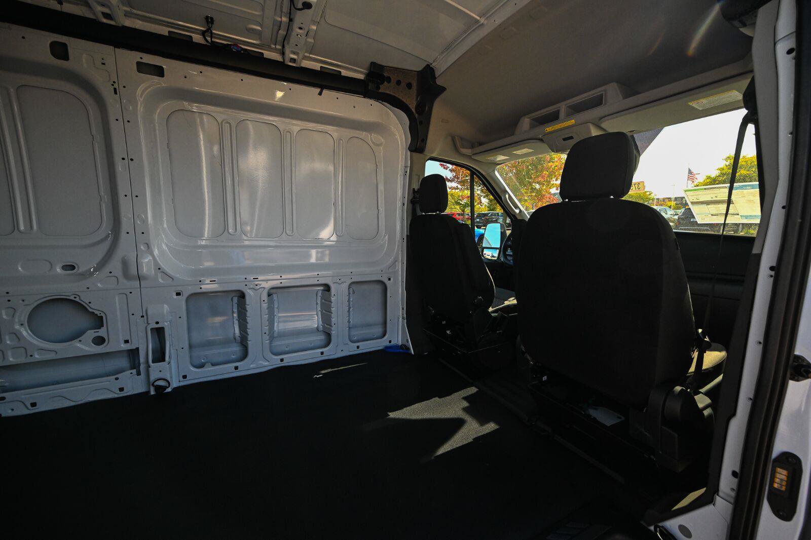 New 2027 Ford Transit 250 148 Medium Roof RWD image 18