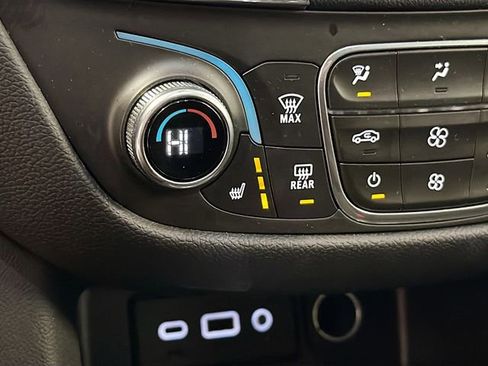 Used 2020 Chevrolet Equinox LT image 19