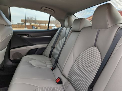 Used 2019 Toyota Camry L image 5