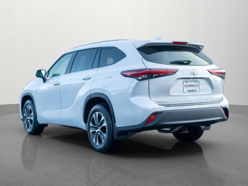 Used 2025 Toyota Highlander XLE image 5