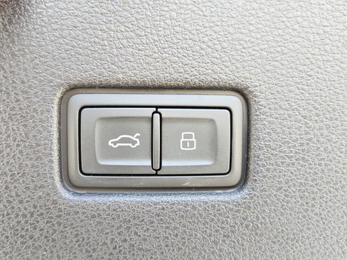 Used 2024 Audi Q8 Prestige w/ Prestige Package image 16