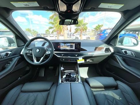 New 2026 BMW X5 xDrive40i w/ Premium Package AWD/4WD image 9