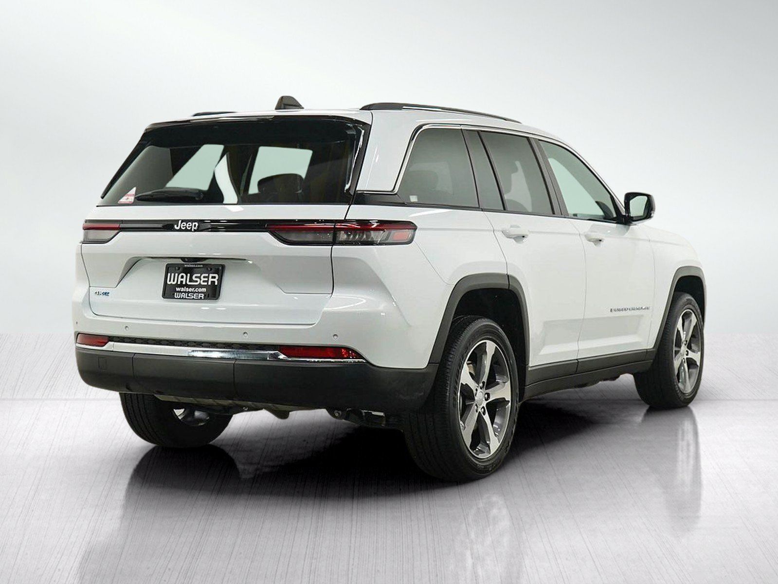 Used 2023 Jeep Grand Cherokee 4WD 4xe w/ Luxury Tech Group II image 5