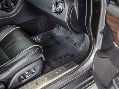 Used 2019 Jaguar XJ R-Sport image 46