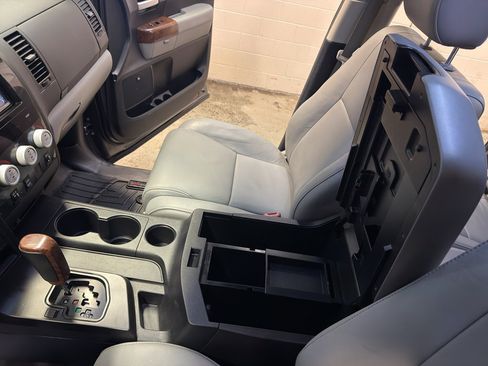 Used 2011 Toyota Tundra Limited w/ Memory Pkg image 18