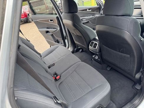 Used 2017 Kia Sorento FWD w/ LX Convenience Package image 24