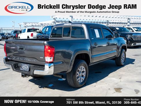 Used 2017 Toyota Tacoma SR5 image 5