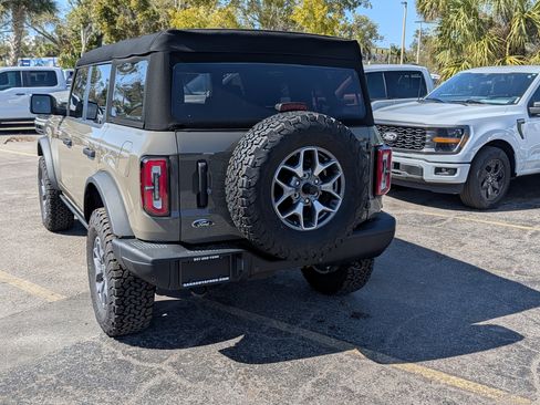New 2025 Ford Bronco Badlands image 7