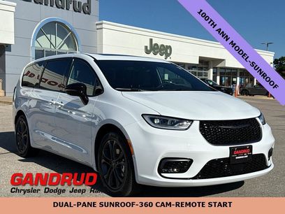 New 2026 Chrysler Pacifica Select