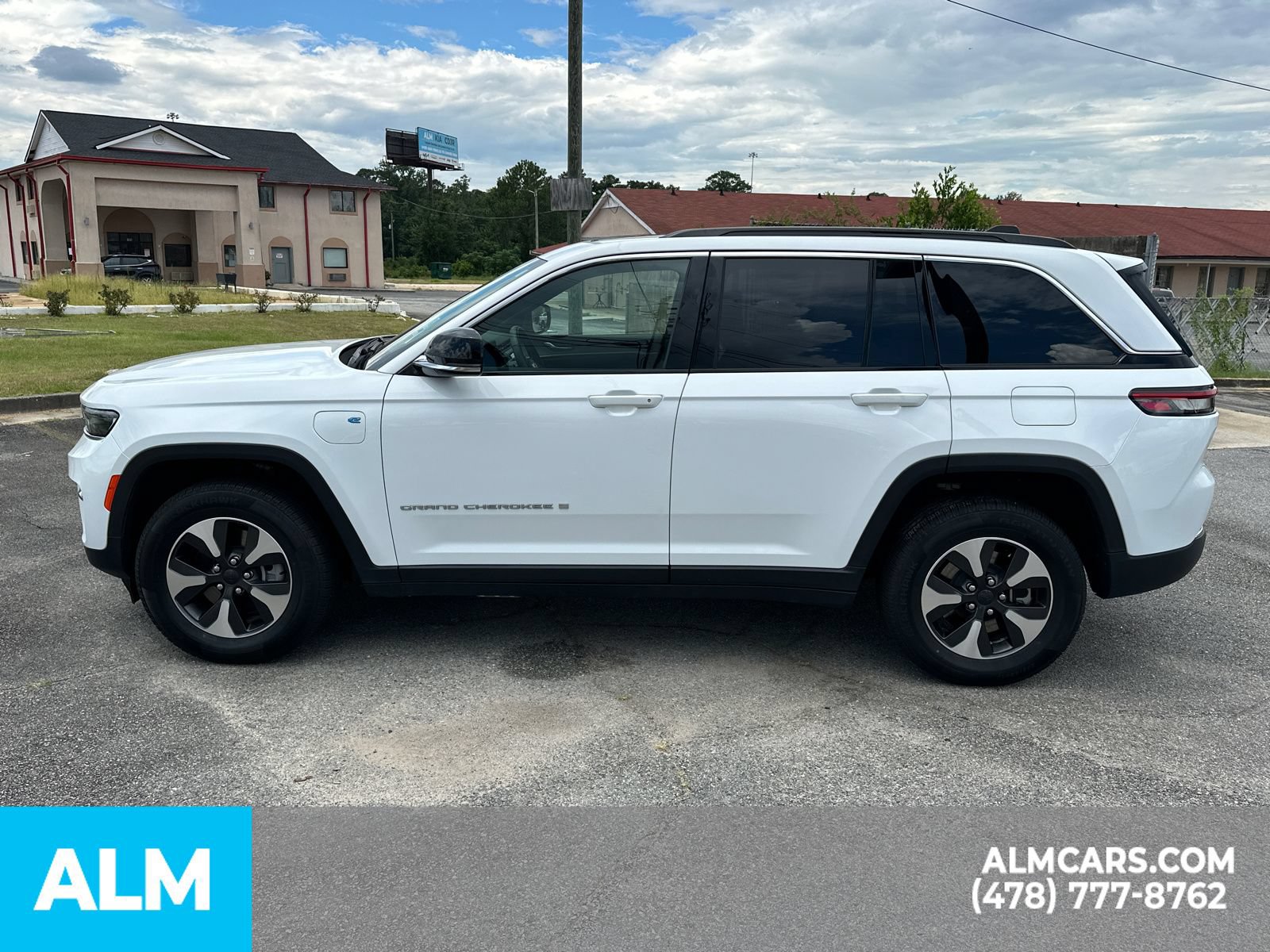 Used 2024 Jeep Grand Cherokee Limited 4xe AWD/4WD image 9