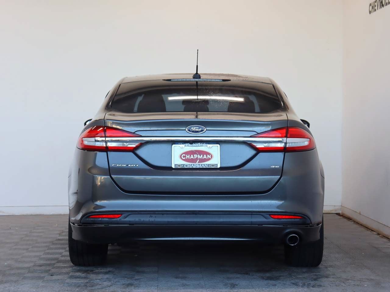 Used 2017 Ford Fusion SE FWD image 5