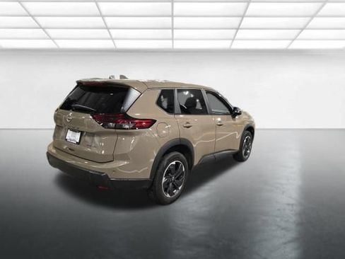Used 2024 Nissan Rogue SV AWD/4WD image 4