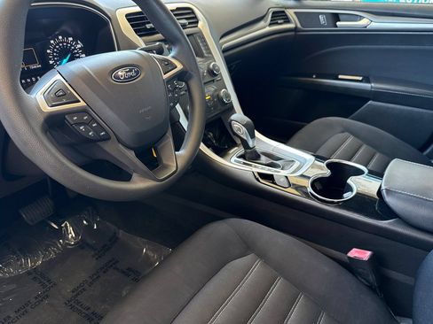 Used 2015 Ford Fusion SE FWD image 10