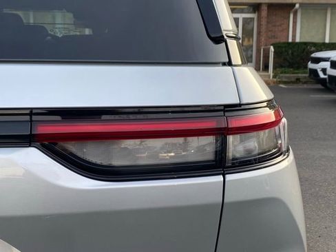 New 2025 Jeep Grand Cherokee Limited w/ Black Appearance Package image 16