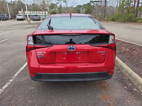 Used 2020 Toyota Prius XLE image 4