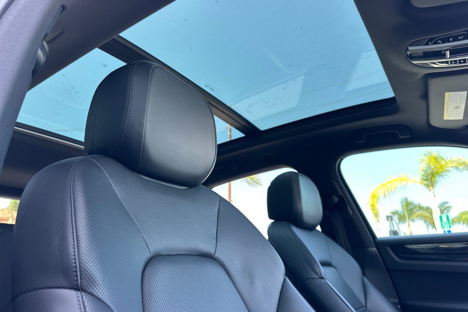 Certified 2023 Porsche Cayenne AWD/4WD image 17