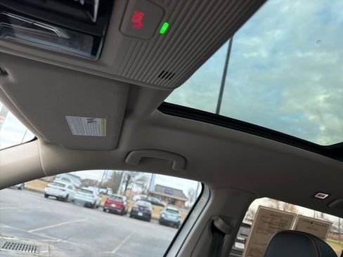 Used 2024 Volkswagen Atlas Peak Edition SE image 17