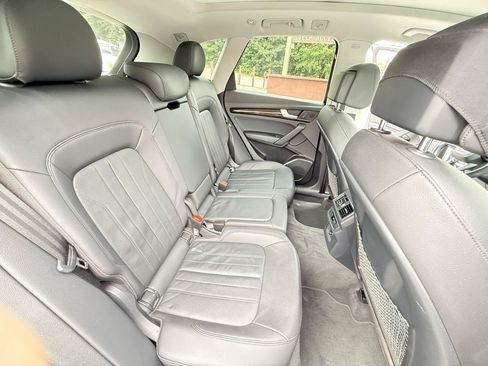 Used 2019 Audi Q5 2.0T Premium w/ Convenience Package AWD/4WD image 26