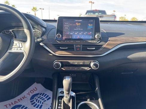 Used 2024 Nissan Altima 2.5 SV image 12