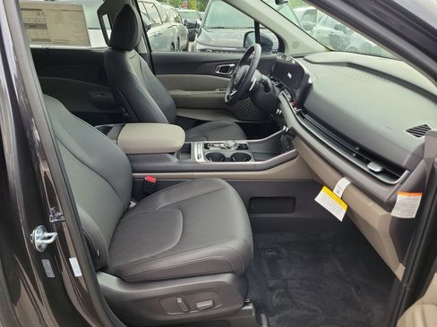 New 2026 Kia Carnival Hybrid FWD image 7