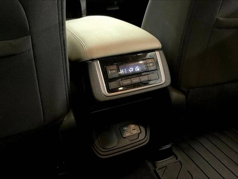 Used 2023 Subaru Ascent Premium w/ Convenience Package AWD/4WD image 38