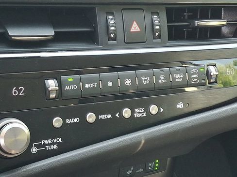 Used 2023 Lexus ES 250 w/ Premium Package AWD/4WD image 17