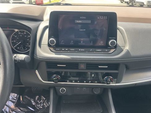 Used 2023 Nissan Rogue SV FWD image 21