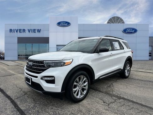 Used 2023 Ford Explorer XLT w/ Equipment Group 202A image 3